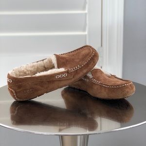 Ugg loafer houseshoes.
